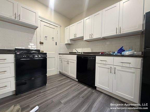 2nd image of 117 Sutherland Rd #J