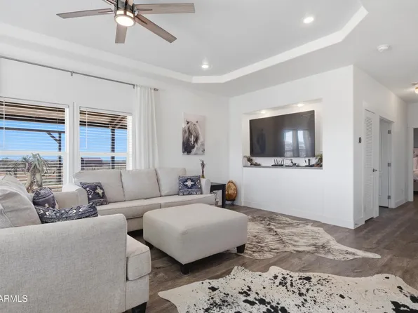 22454 W Steel Horse Road, Congress, AZ 85332