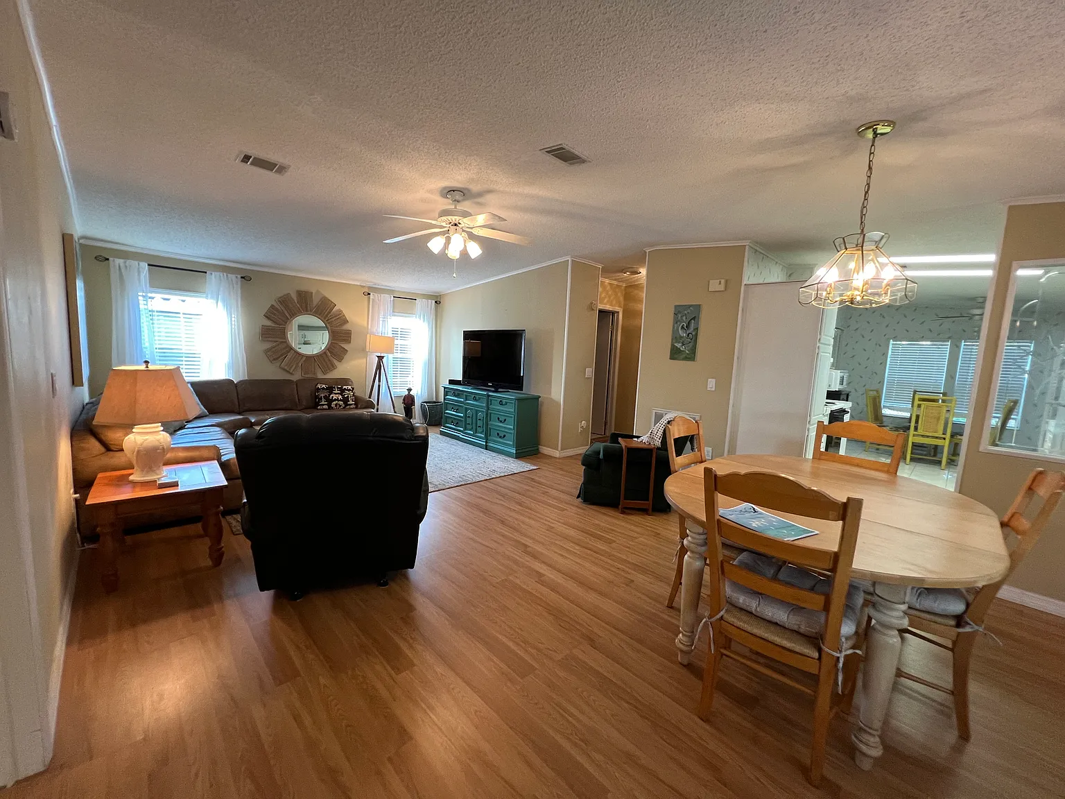 33 Pelican Dr E — Photo 2