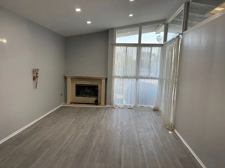 17249 Flanders St — Photo 15
