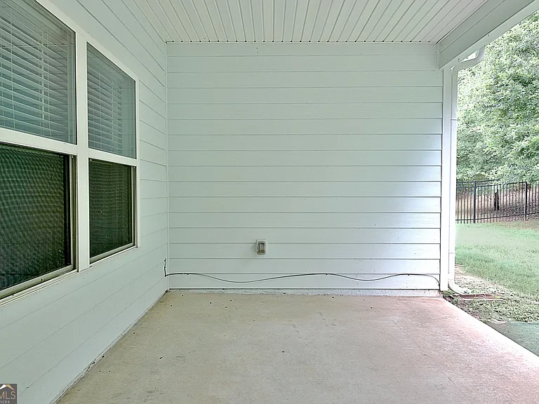 270 Southridge — Photo 18