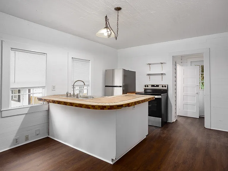 133 W Woodland Rd — Photo 3