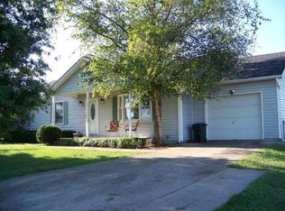 102 Paddock Ln, Berea, KY 40403