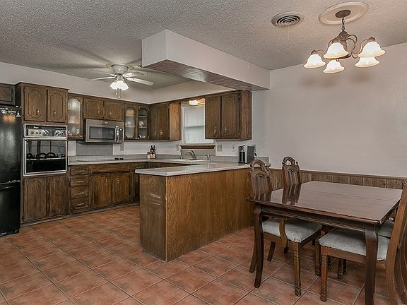 5th image of 5808 SW 50th Ave