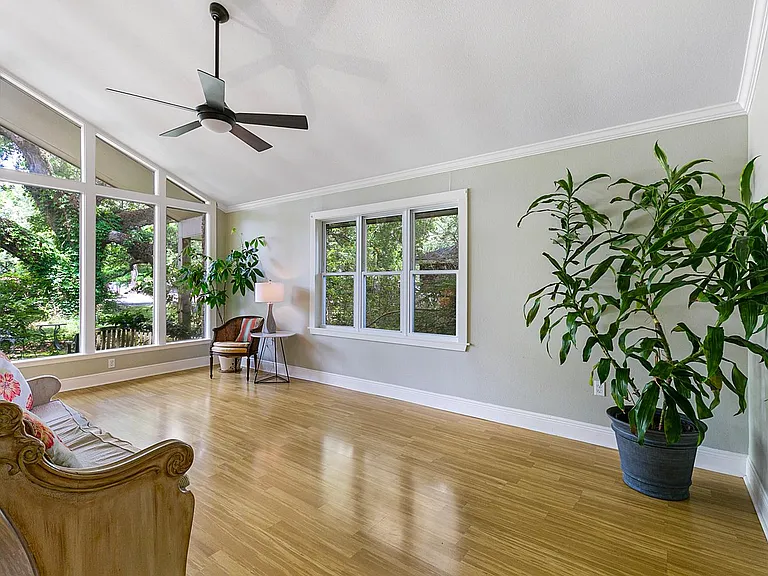 111 Camellia Dr — Photo 8