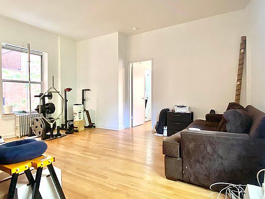 3rd image of 139 E 13th St #4C