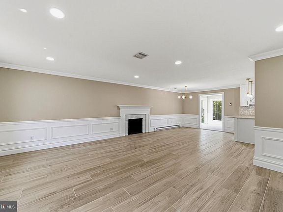 3rd image of 66 Essex Rd #66B