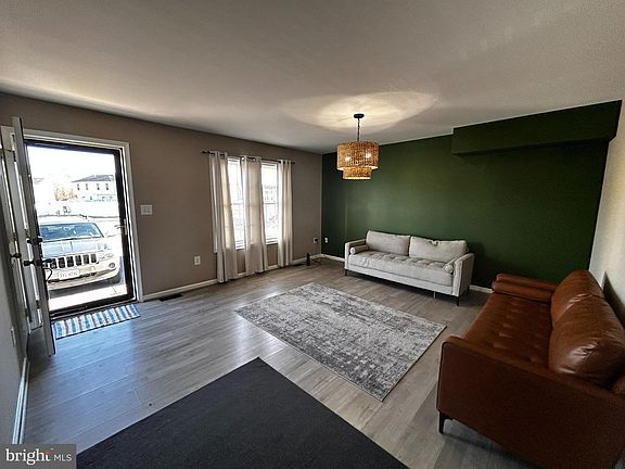 3rd image of 118 Kadies Ln