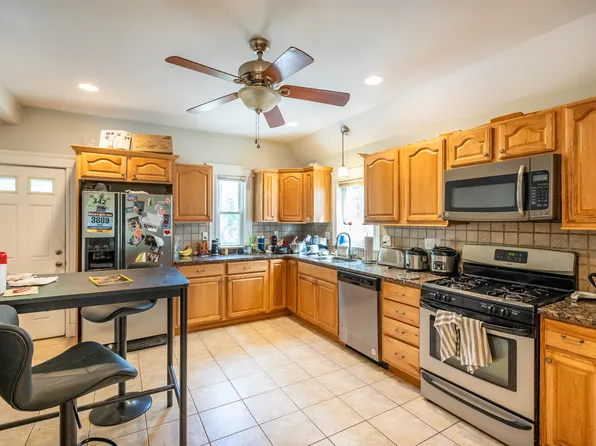 27 Paulina St #1, Somerville, MA 02144