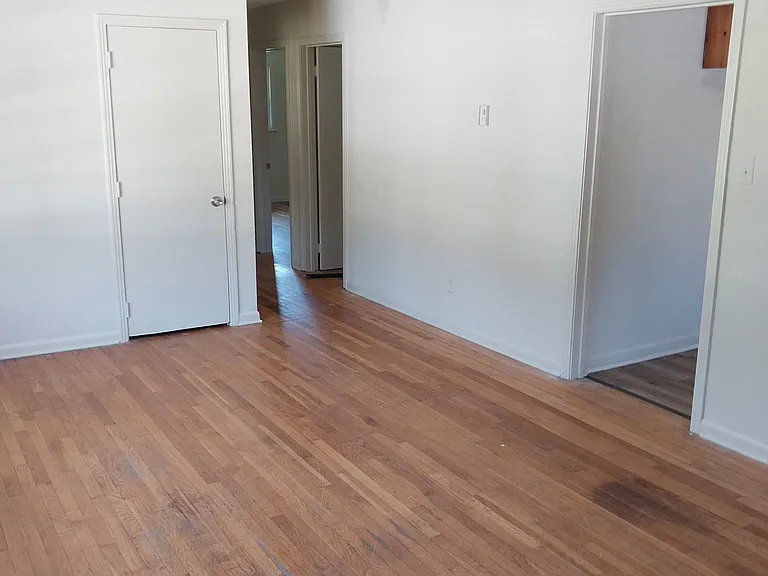 560 Owens Dr — Photo 4