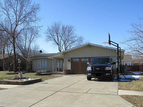 2nd image of 490 N Shabbona St