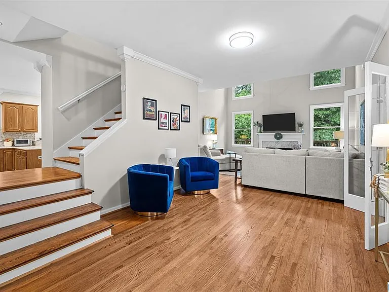 504 Hillock Trce — Photo 12