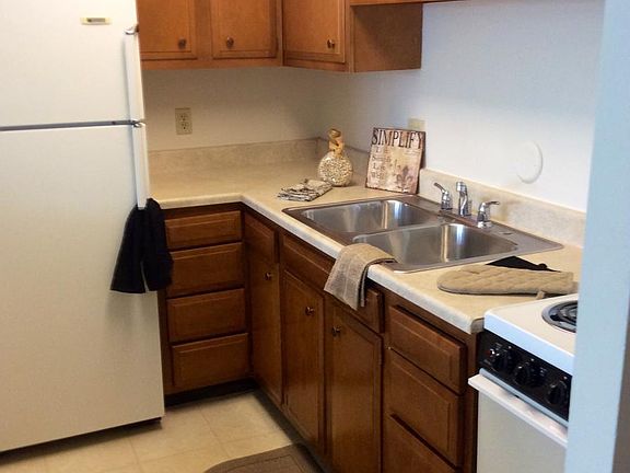 5th image of 4019 Davenport St APT 104