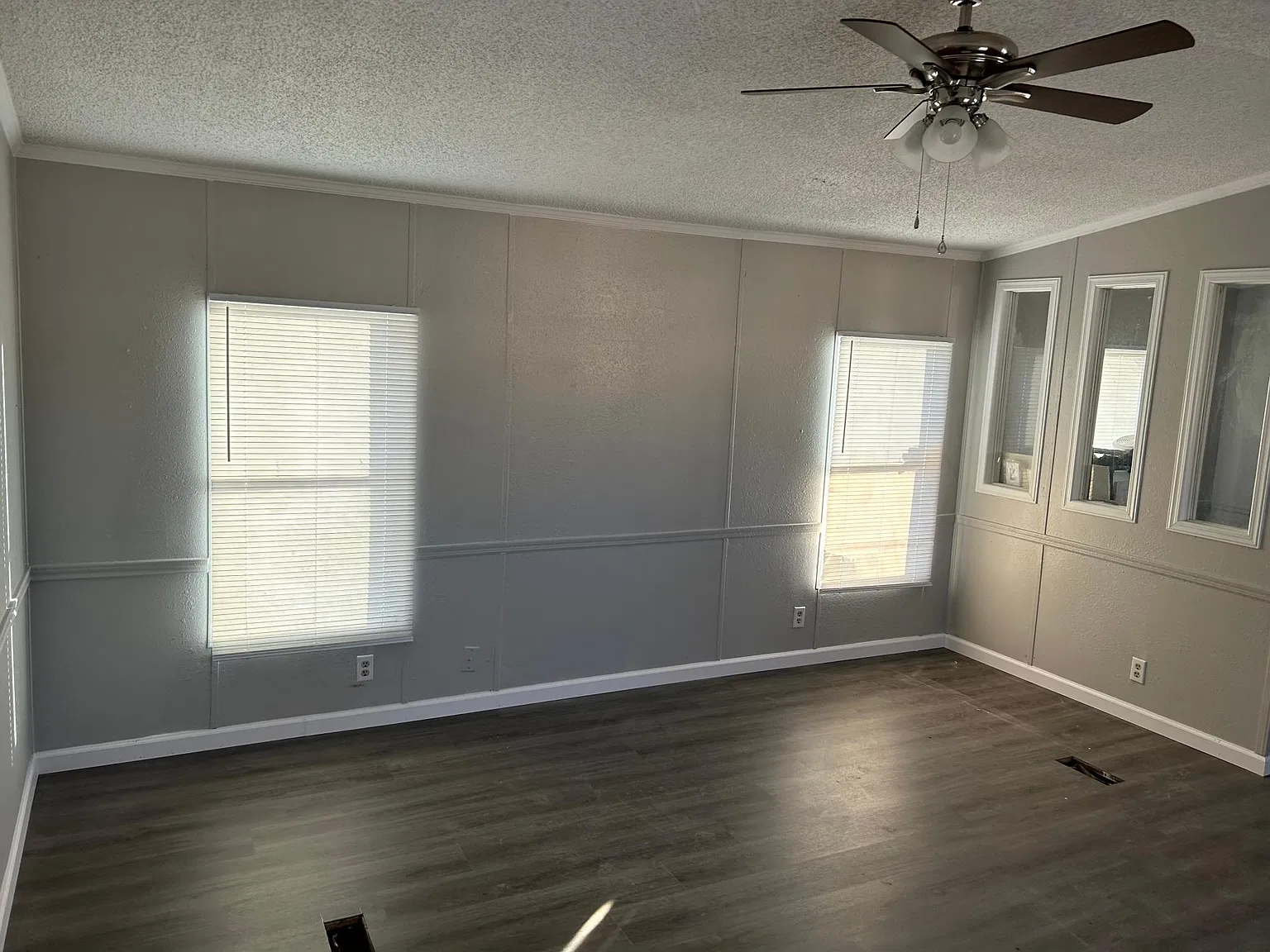 3 bed, 1280 sqft, $925 — Photo 2