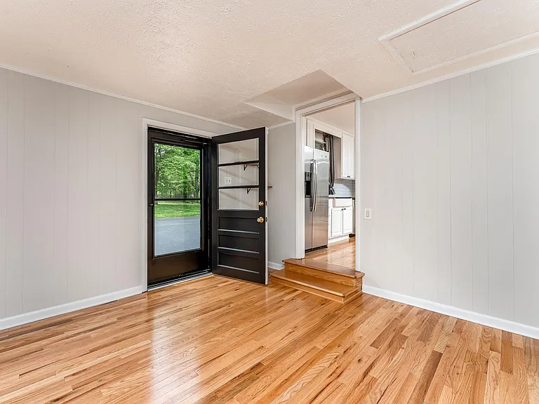 4805 Merrill Ln — Photo 8