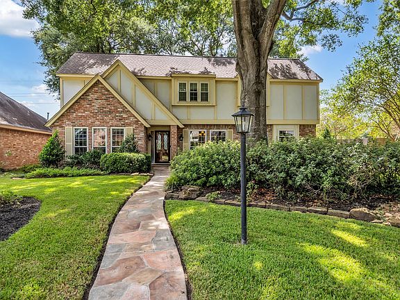 2nd image of 18019 Shadow Valley Dr
