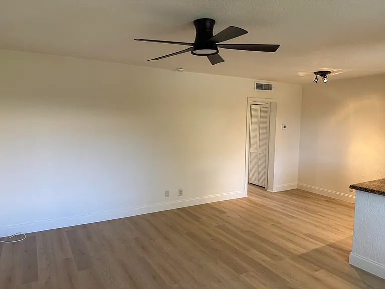 1423 Holly Heights Dr #13 — Photo 8