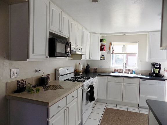 2nd image of 3226 Gladiola Dr
