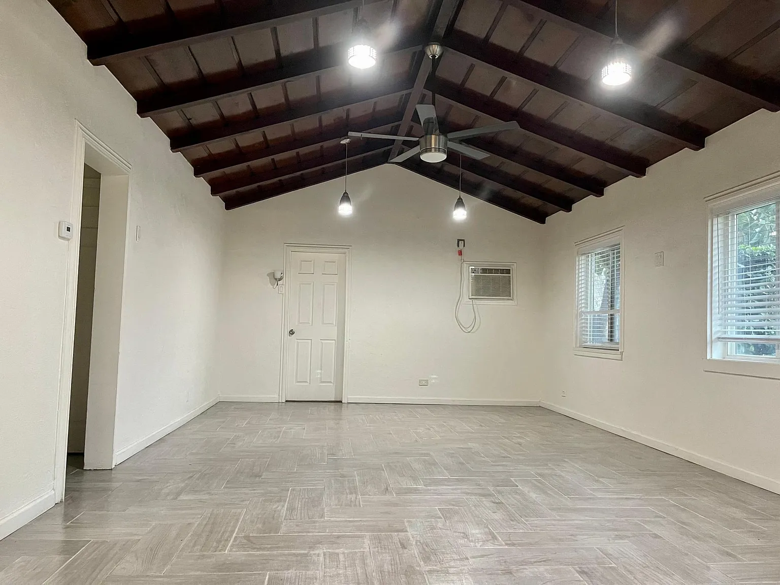 7266 Evans St — Photo 4