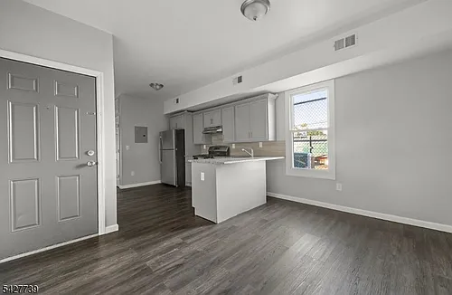 168 Sherman Ave Photo 1