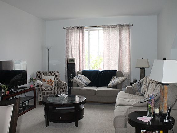 4th image of 627 S Rosehall Ln