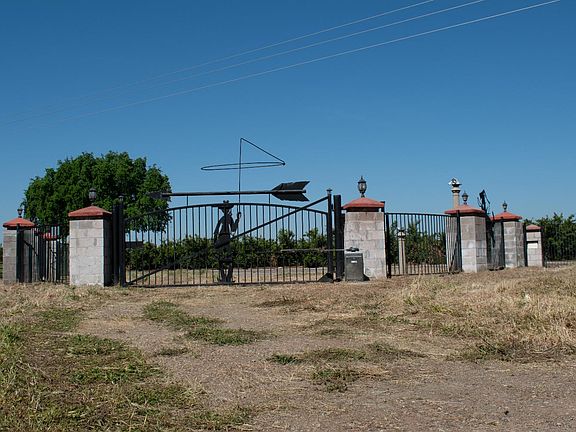 3rd image of 1000 S Rainbow Rte