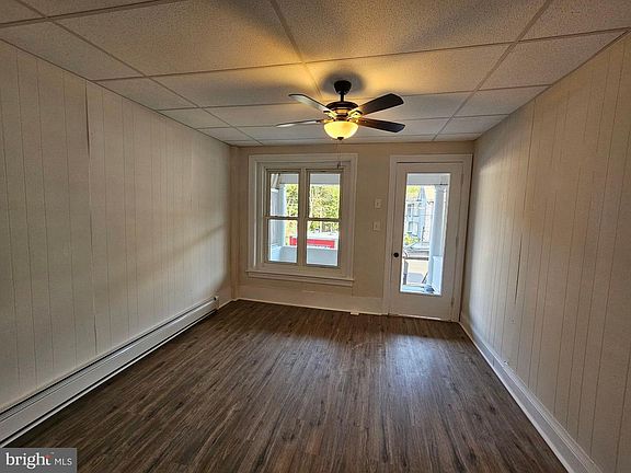 3rd image of 650 1/2 E Broad St