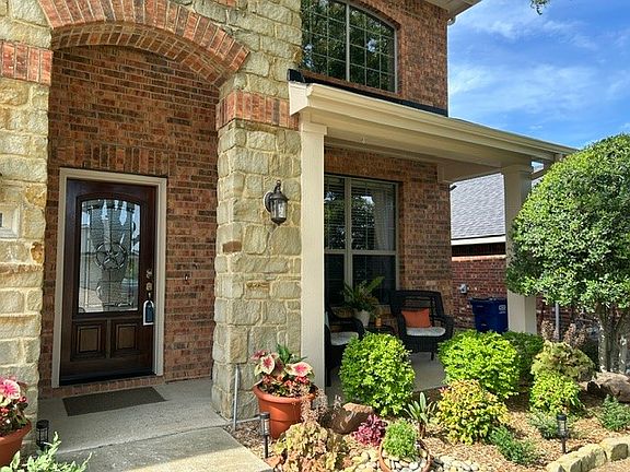 2nd image of 221 Villanova Dr