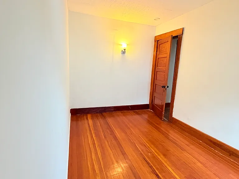 84 Putnam St — Photo 6