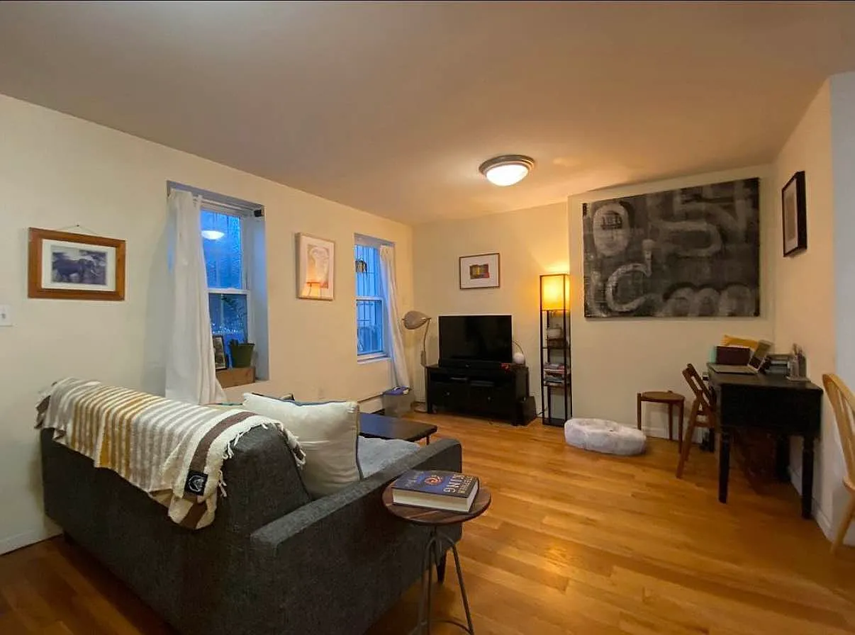 49 Vernon Avenue — Photo 4