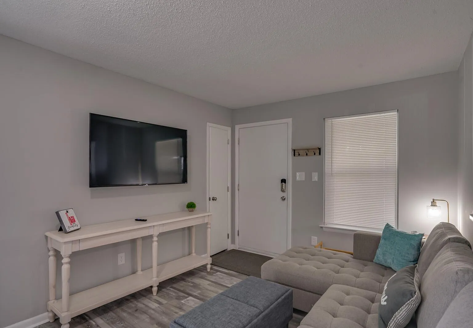 2 bed, 1010 sqft, $3,150 — Photo 4