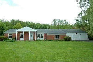 949 Willow Ln photo 1
