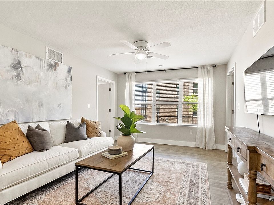 1st image of 680 6th Ave NE APT 4305