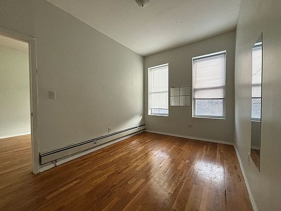 4th image of 1558 Park Pl #2L