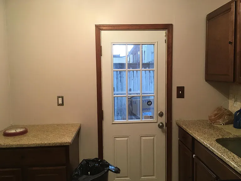 2916 Edgemont St — Photo 6