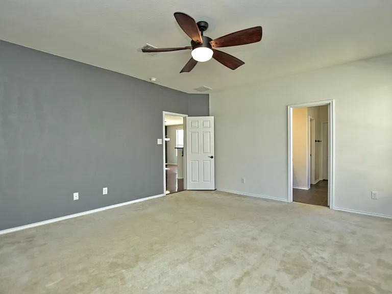 2717 Claremont Ct — Photo 19