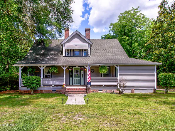 110 N Cowan Street, Burgaw, NC 28425