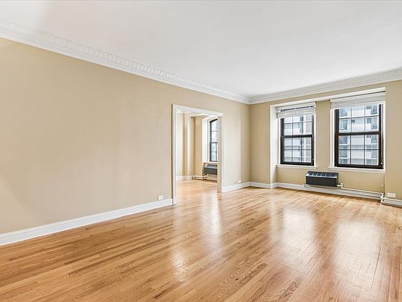 3rd image of 6101 N Sheridan Rd APT 14D