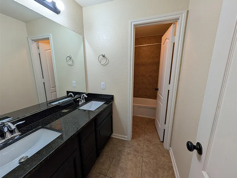 6614 Hunters Creek Ln — Photo 16