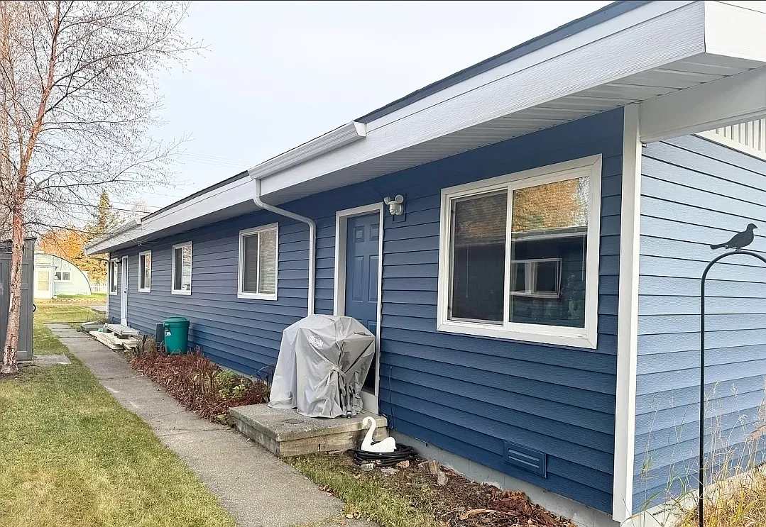 3 bed, 900 sqft, $2,200 — Photo 1