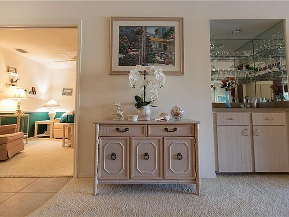 4th image of 527 Lake Louise Cir #9-201