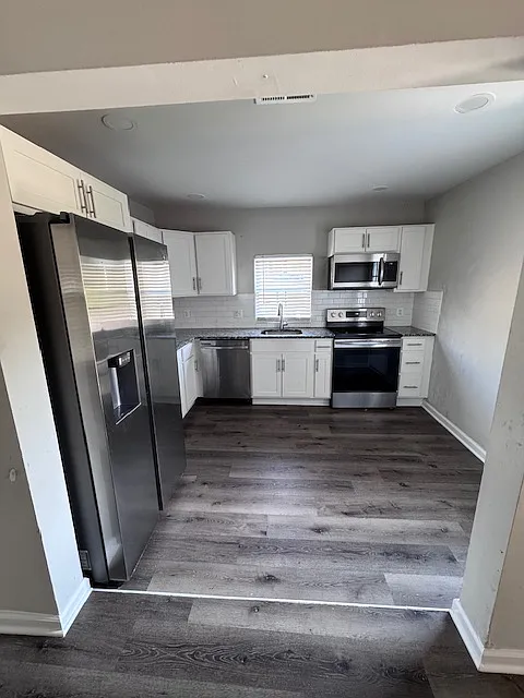 3 bed, $2,000 — Photo 3