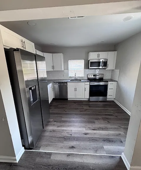 2107 Anna Ave — Photo 3