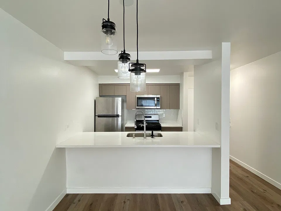 1611 N Hobart Blvd #102