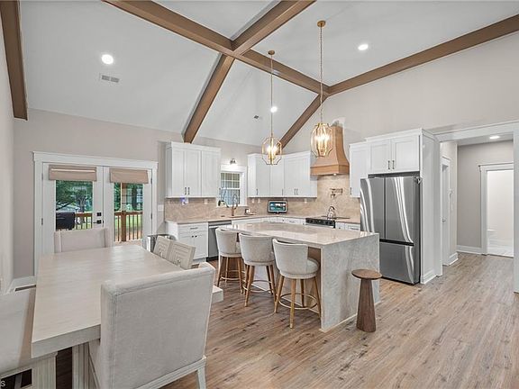 4th image of 465 Bremen Garden Dr