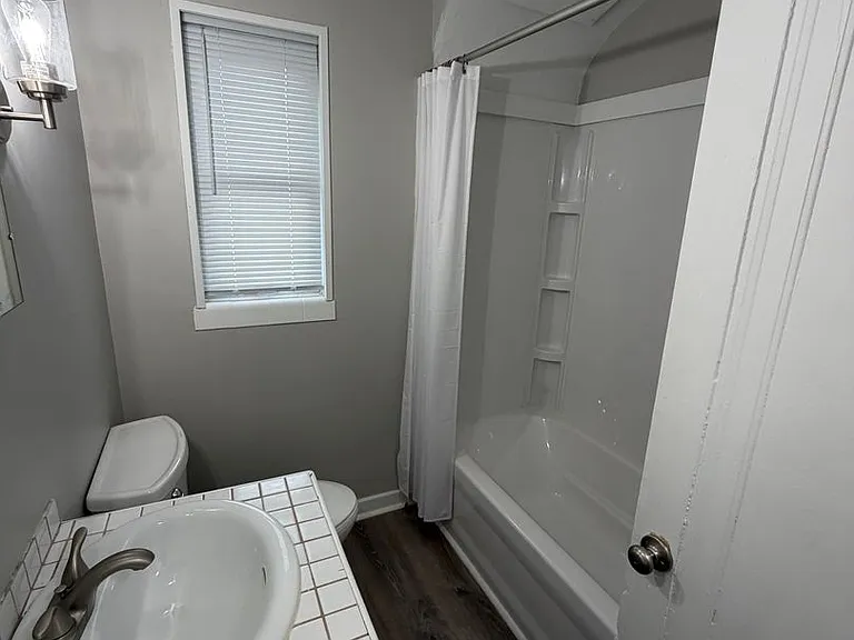 1913 Stirling Ave — Photo 18