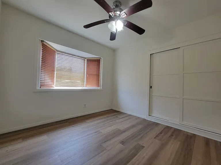 7118 Irondale Ave — Photo 11