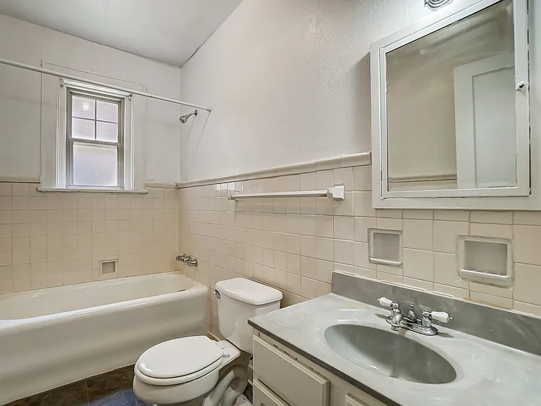 2560 Madison Rd #10 — Photo 12