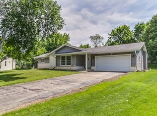 N82W18040 Coventry Ct, Menomonee Falls, WI 53051