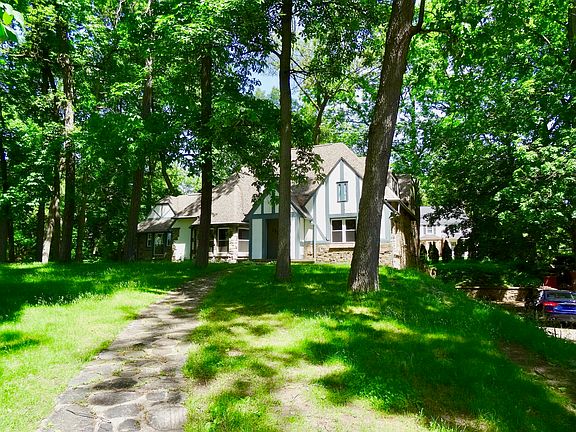 2nd image of 199 Emmett St E